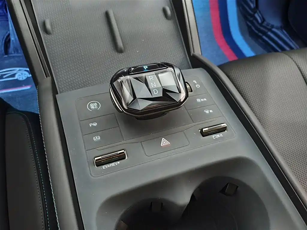 BYD Qin L 2025 — фото 14