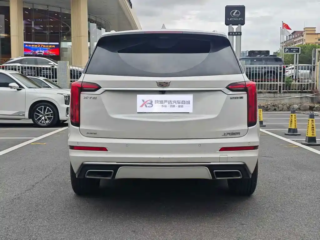 Cadillac XT6 2022 — фото 4