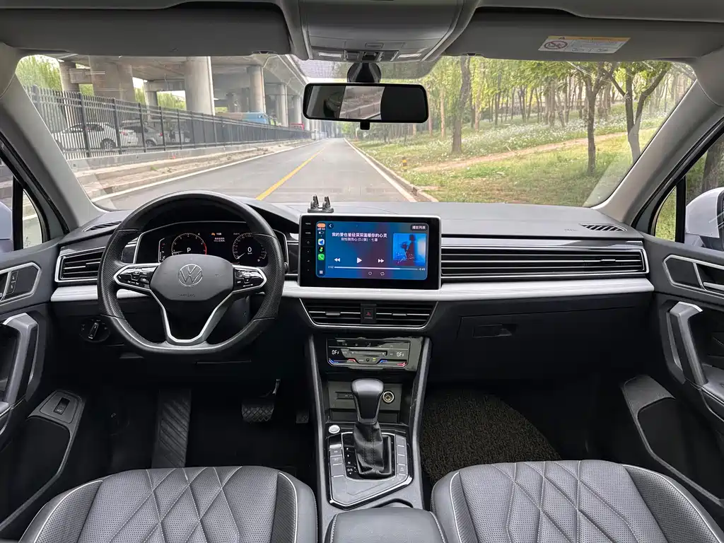 Volkswagen Tiguan L 2023 — фото 11