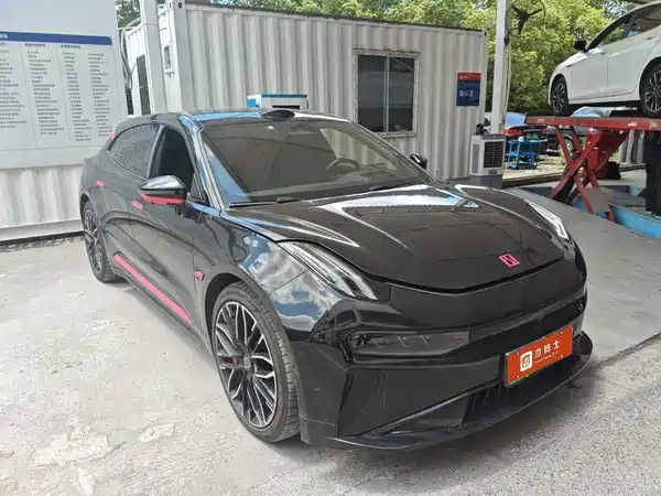 Zeekr 001 2024
