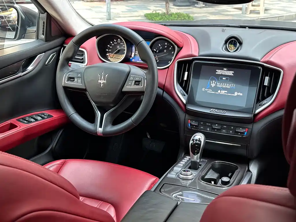 Maserati Ghibli 2017 — фото 10