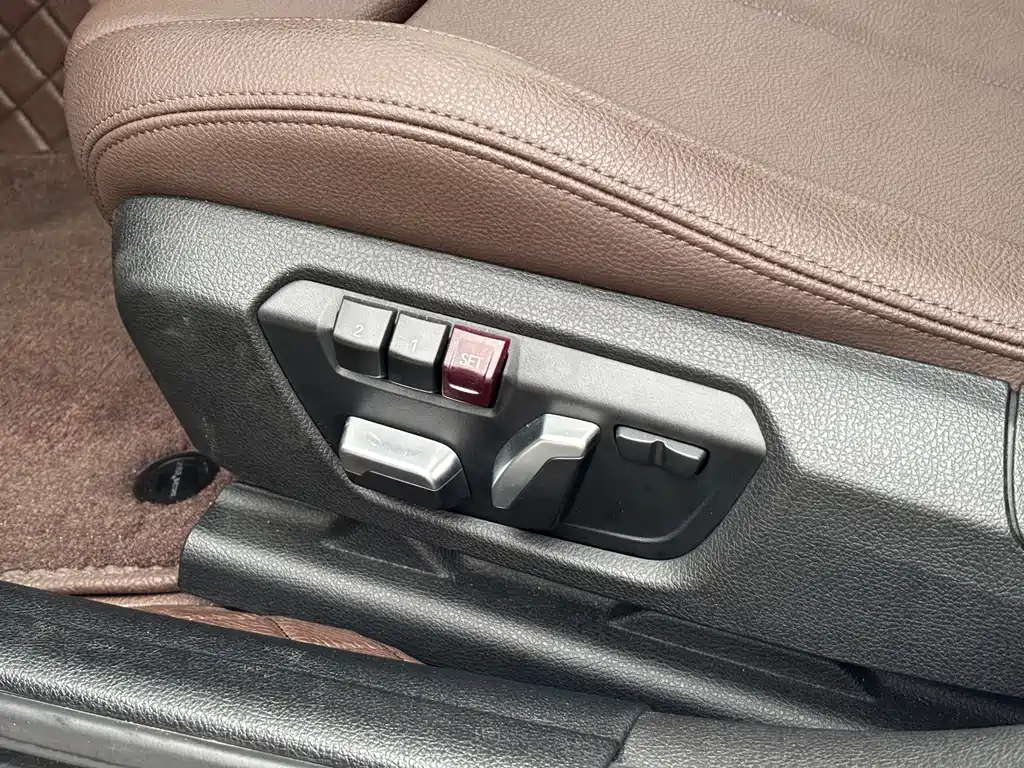 BMW 3 Series 2019 — фото 13