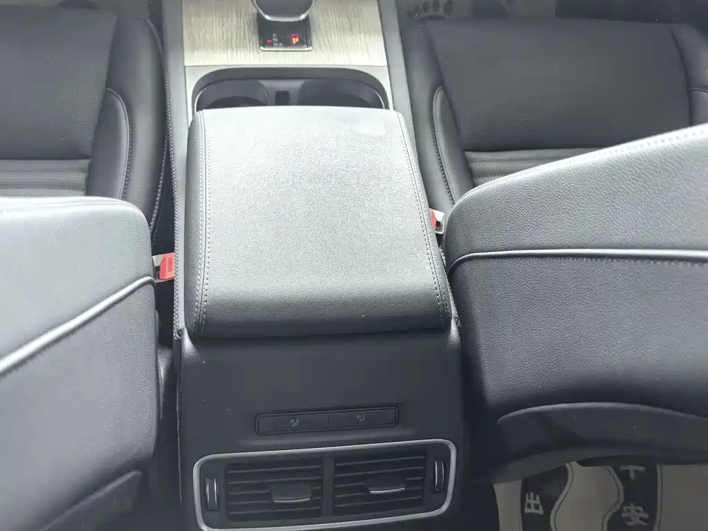 Land Rover Discovery Sport 2024 — фото 15