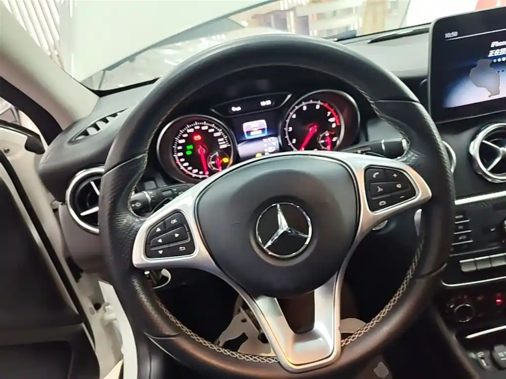 Mercedes-Benz GLA 2018 — фото 11