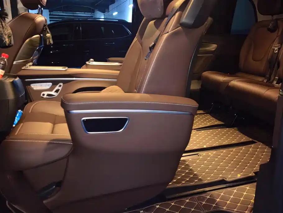 Mercedes-Benz V-Class 2025 — фото 11