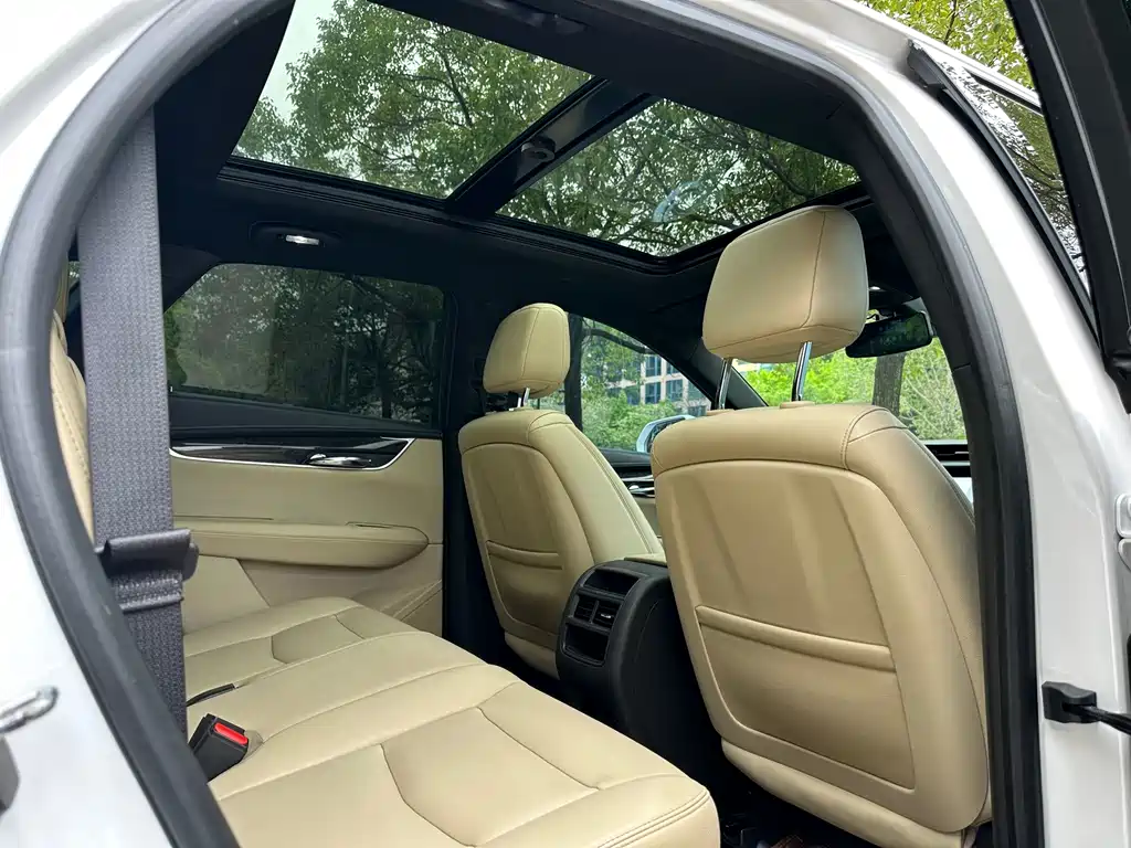 Cadillac XT5 2017 — фото 17