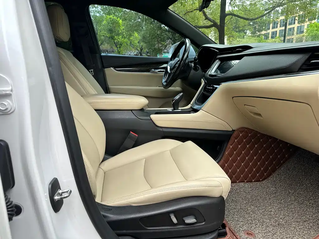 Cadillac XT5 2017 — фото 12