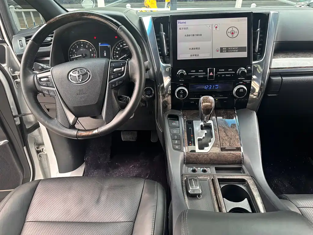 Toyota Alphard 2020 — фото 14