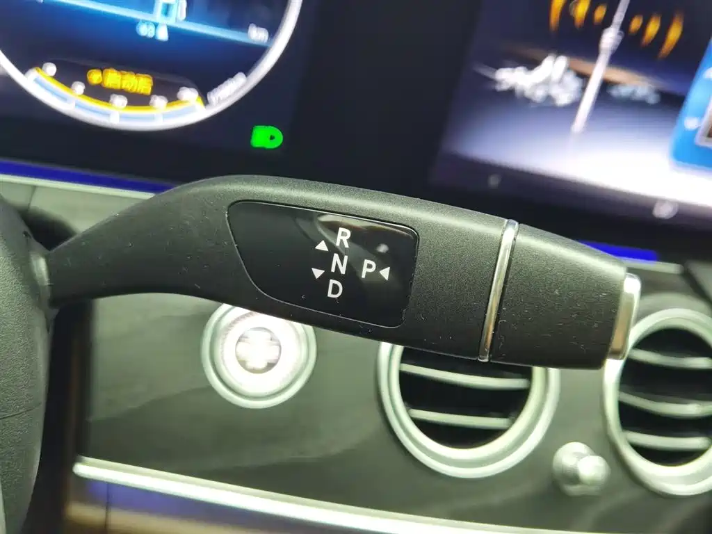Mercedes-Benz E-Class 2019 — фото 13