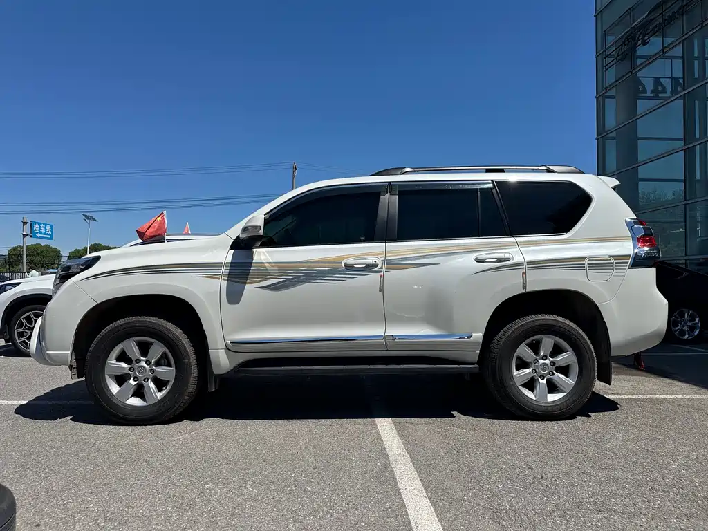 Toyota Prado 2017 — фото 3