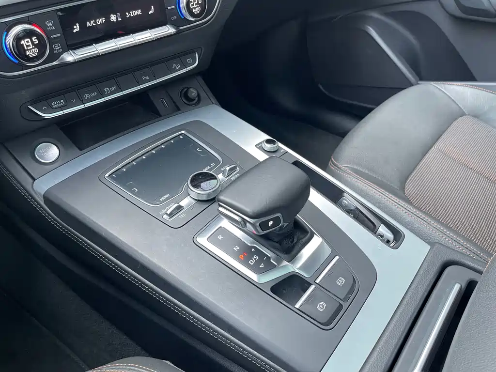 Audi Q5L 2018 — фото 17