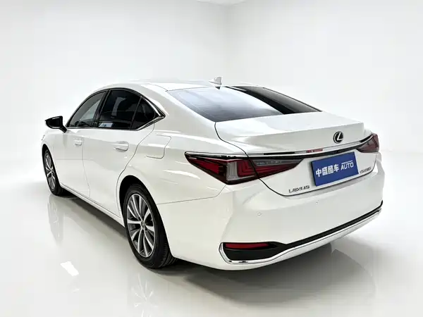 Lexus ES 2020