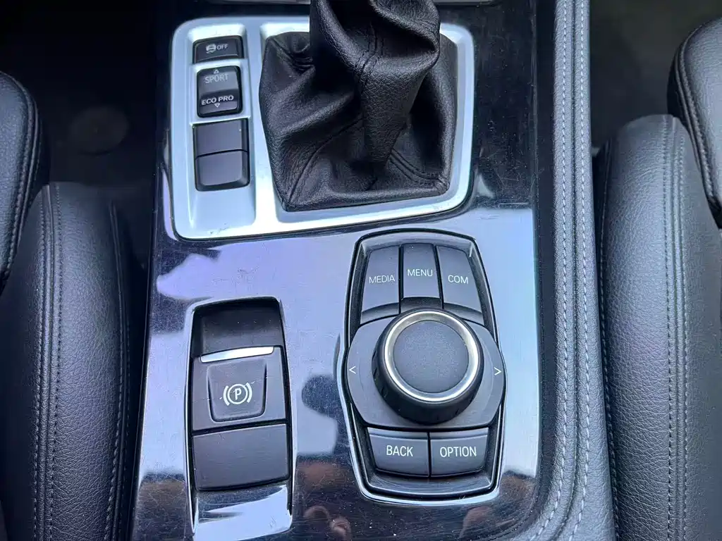 BMW 1 Series 2018 — фото 16