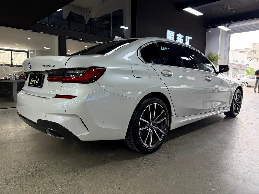 BMW 3 Series 2019 — фото 13