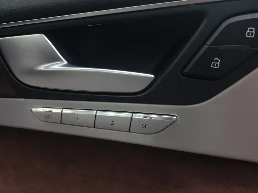 Audi A8 2017 — фото 10