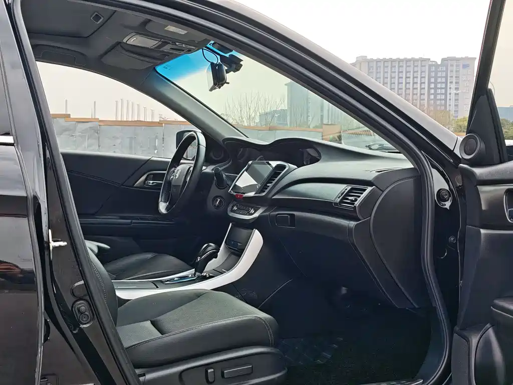 Honda Accord 2016 — фото 15