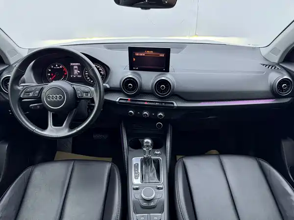 Audi Q2L 2019