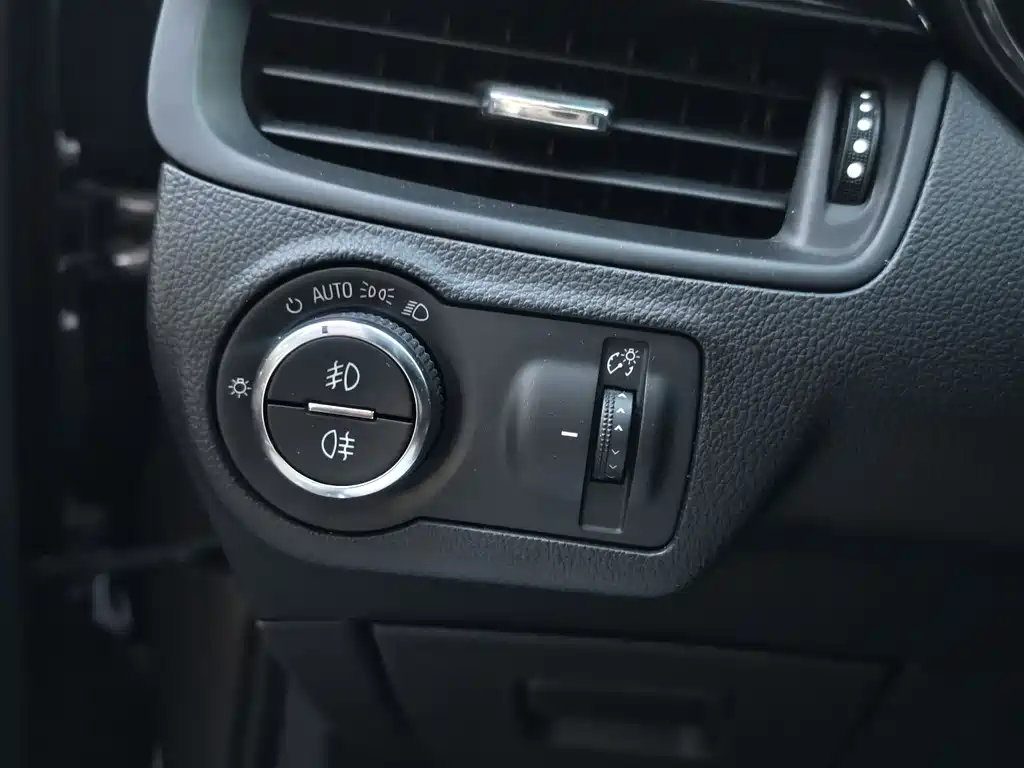 Buick Envision Plus 2018 — фото 12