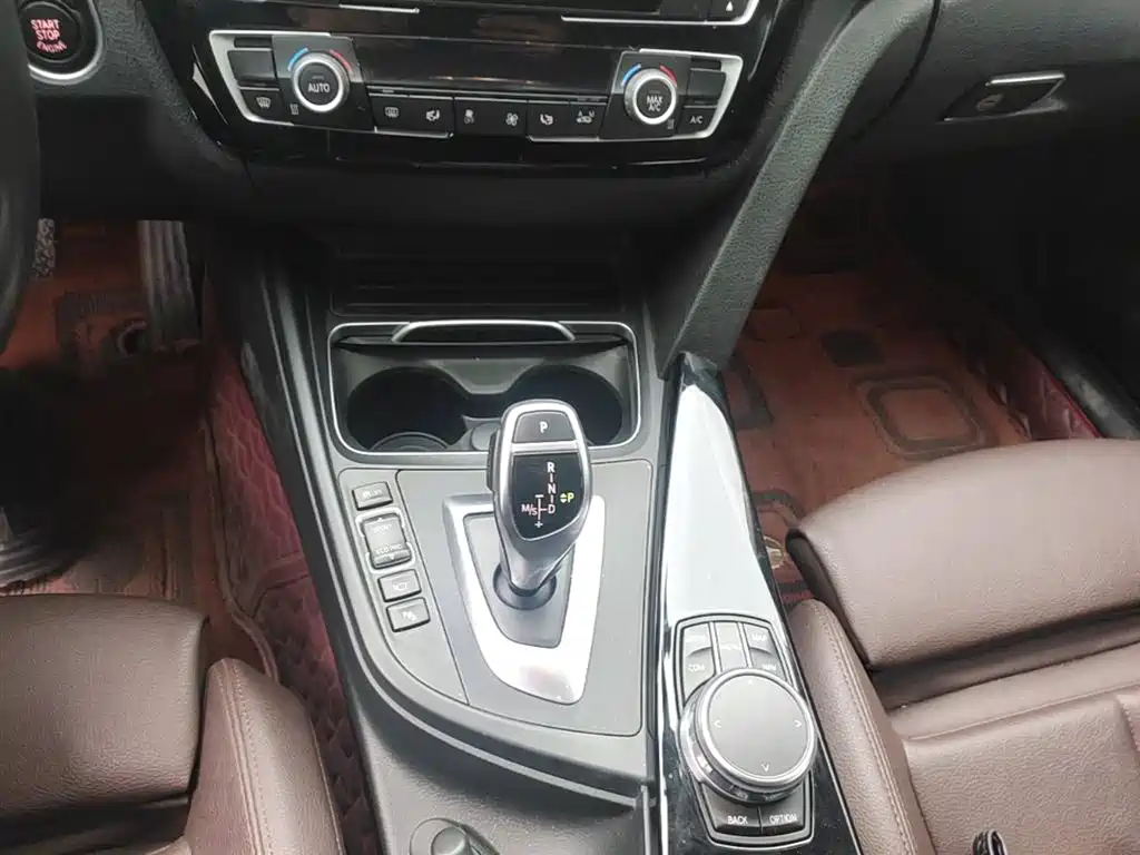 BMW 3 Series 2019 — фото 21