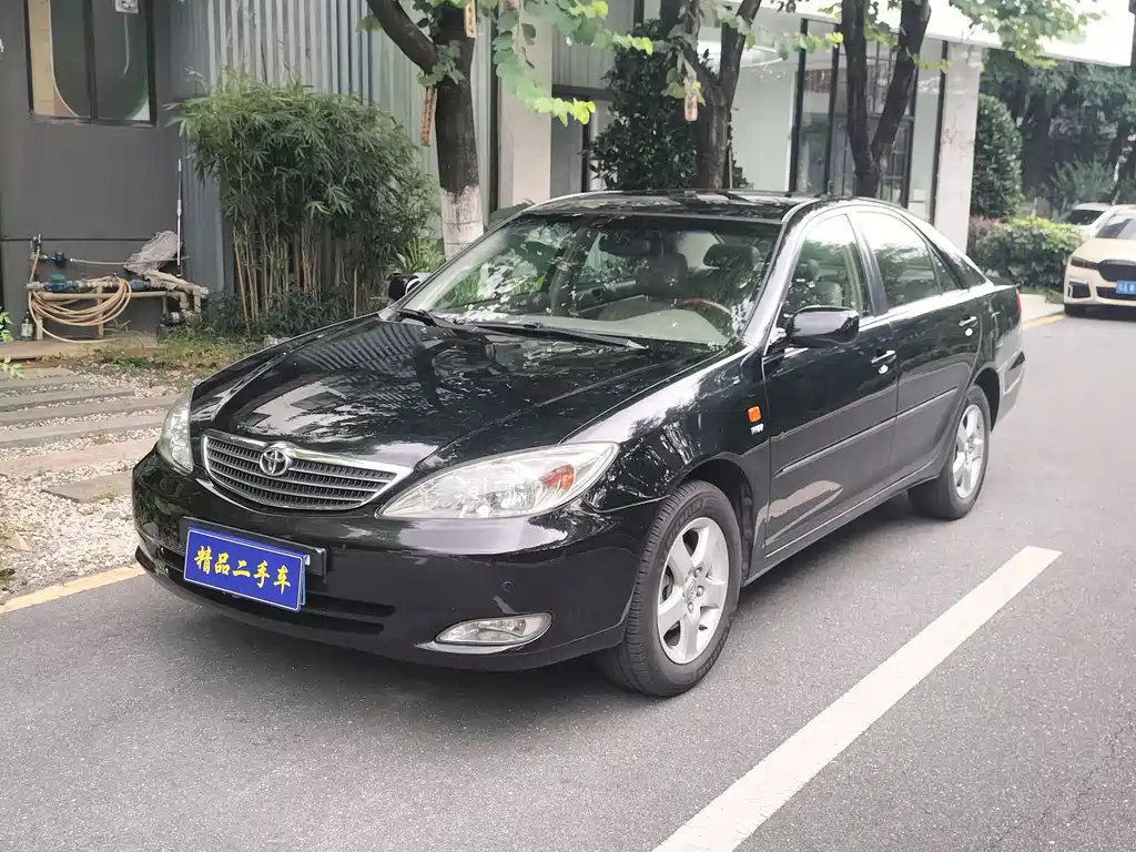 Toyota Camry 2004 — фото 1