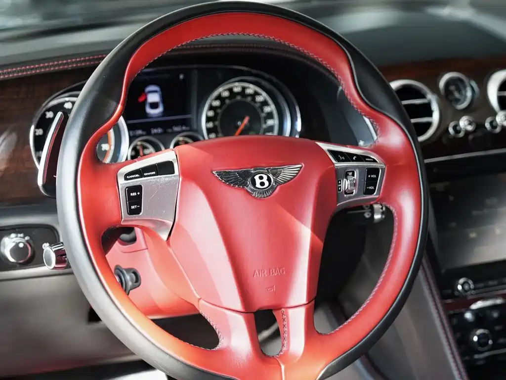 Bentley Continental 2017 — фото 16