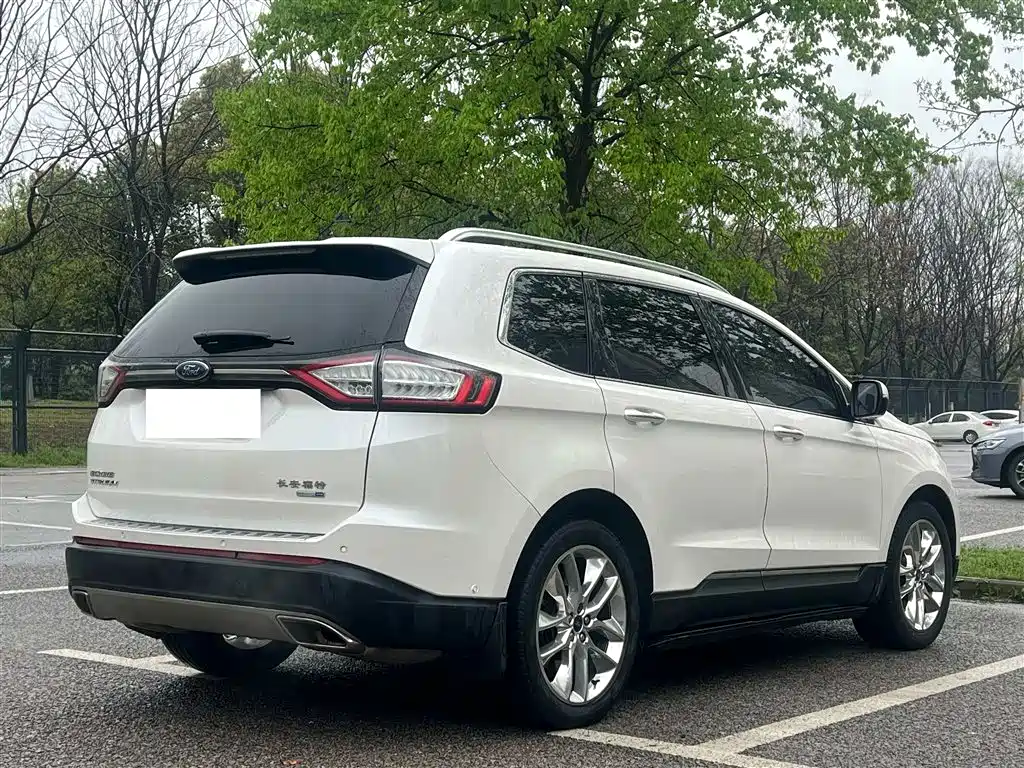 Ford Edge 2017 — фото 10