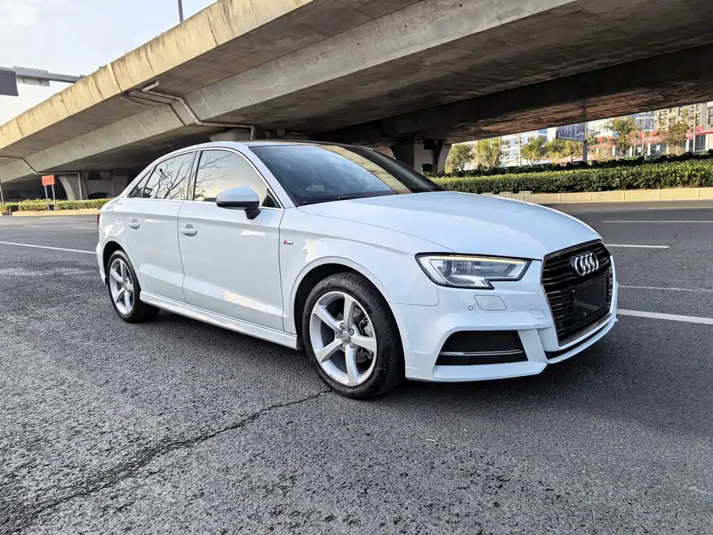 Audi A3 2018 — фото 3