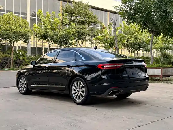 Ford Taurus 2021