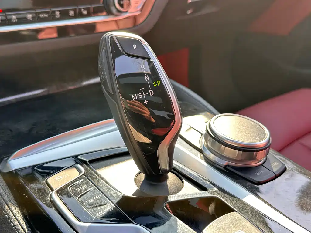 BMW 5 Series 2019 — фото 18
