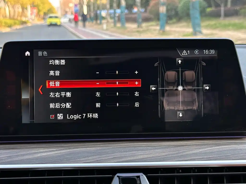 BMW 5 Series 2018 — фото 18