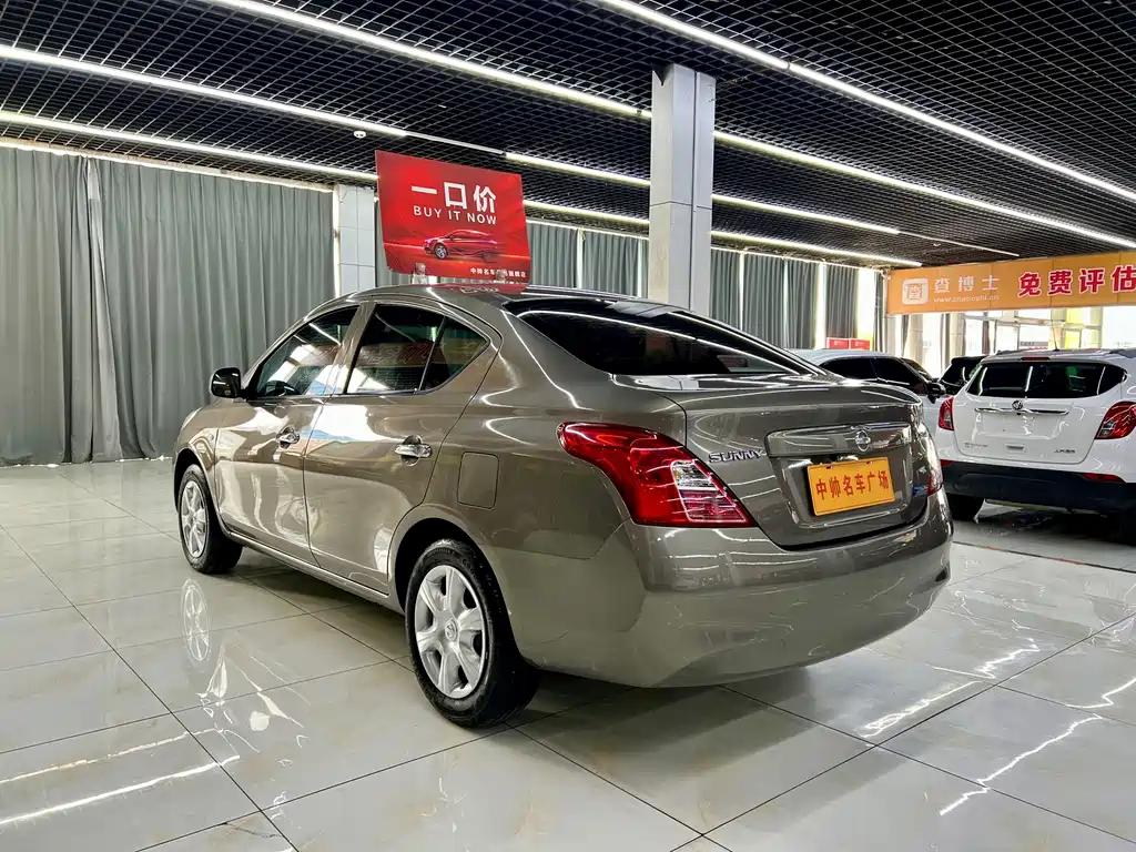 Nissan Sunny 2011 — фото 4