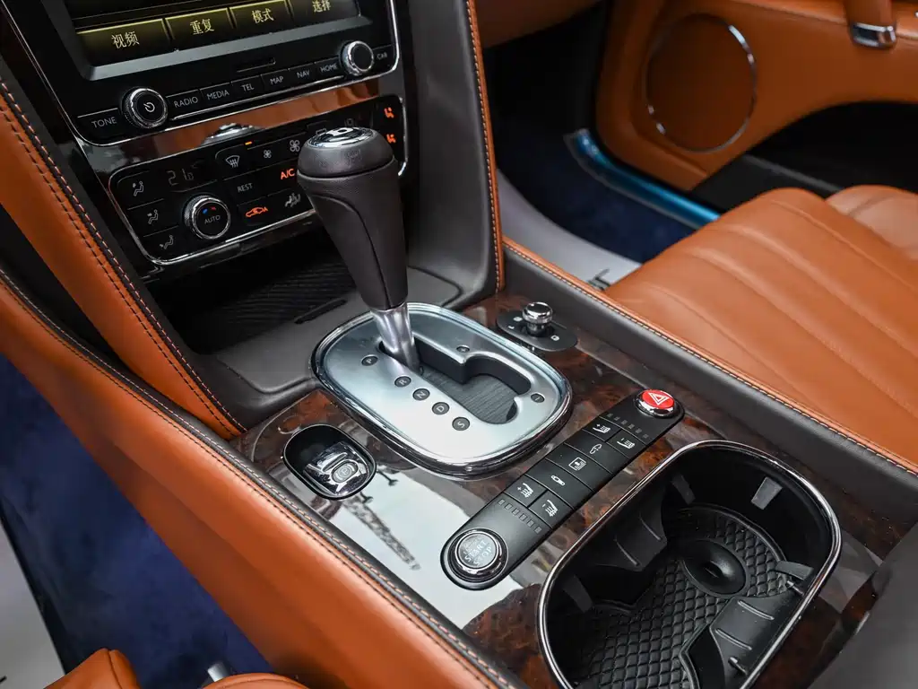 Bentley Flying Spur 2016 — фото 13