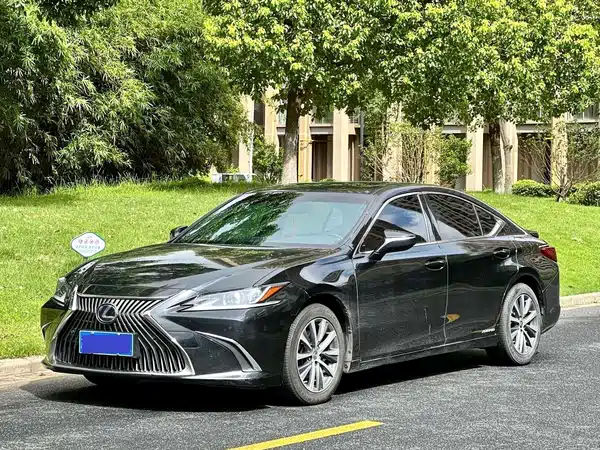 Lexus ES 2019