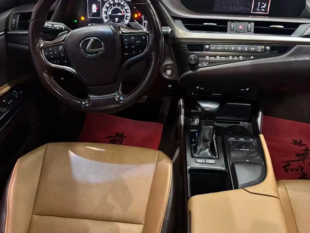 Lexus ES 2019 — фото 10
