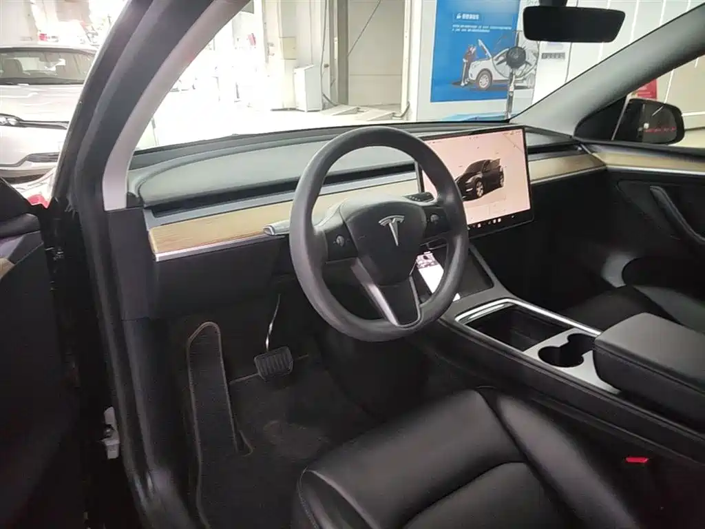 Tesla Model Y 2022 — фото 10