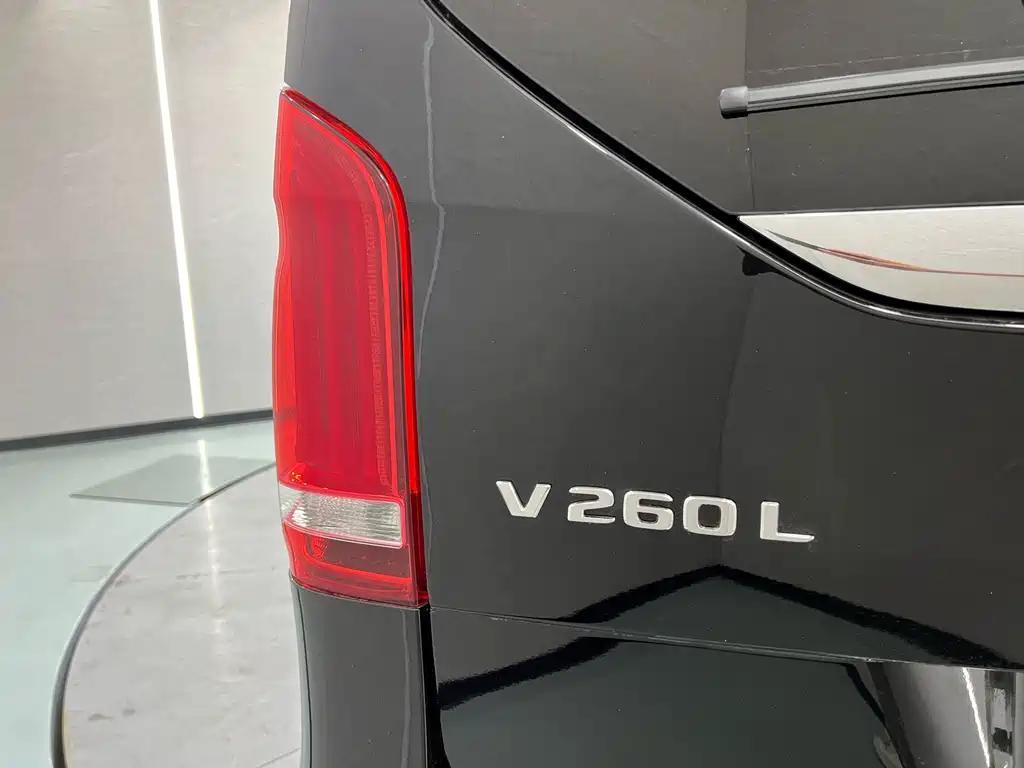 Mercedes-Benz V-Class 2023 — фото 36