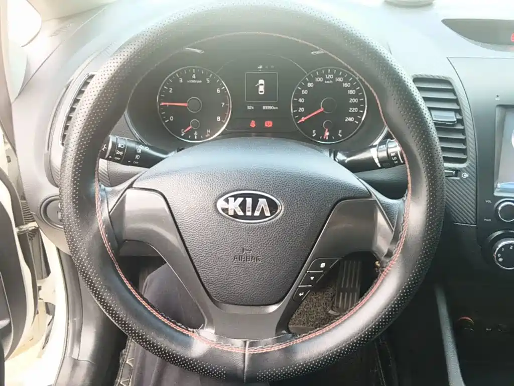 Kia K3 2016 — фото 11