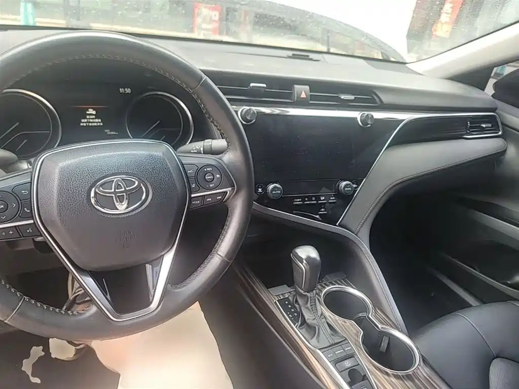 Toyota Camry 2020 — фото 10