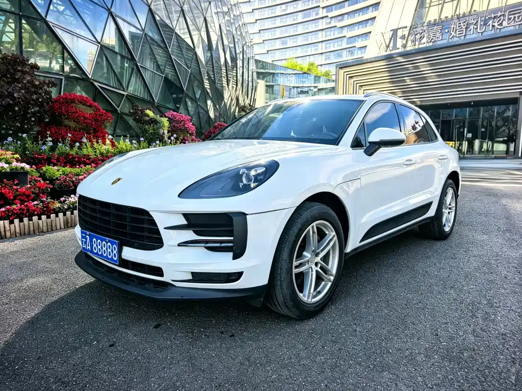 Porsche Macan 2019 — фото 1