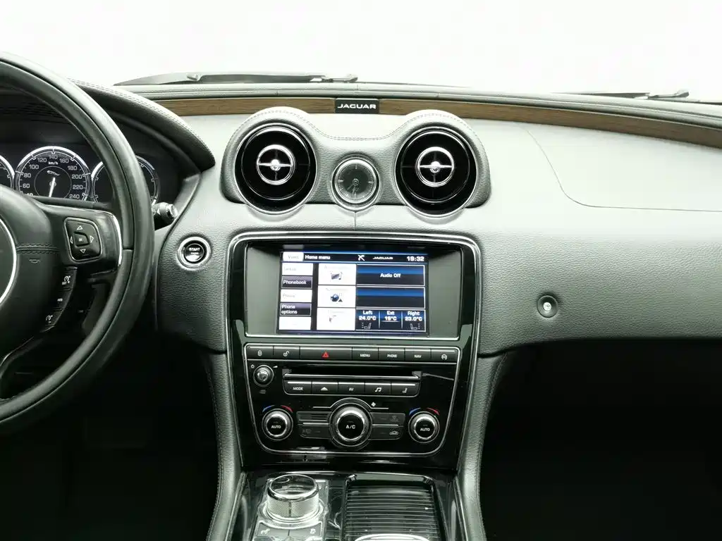 Jaguar XJ 2014 — фото 12