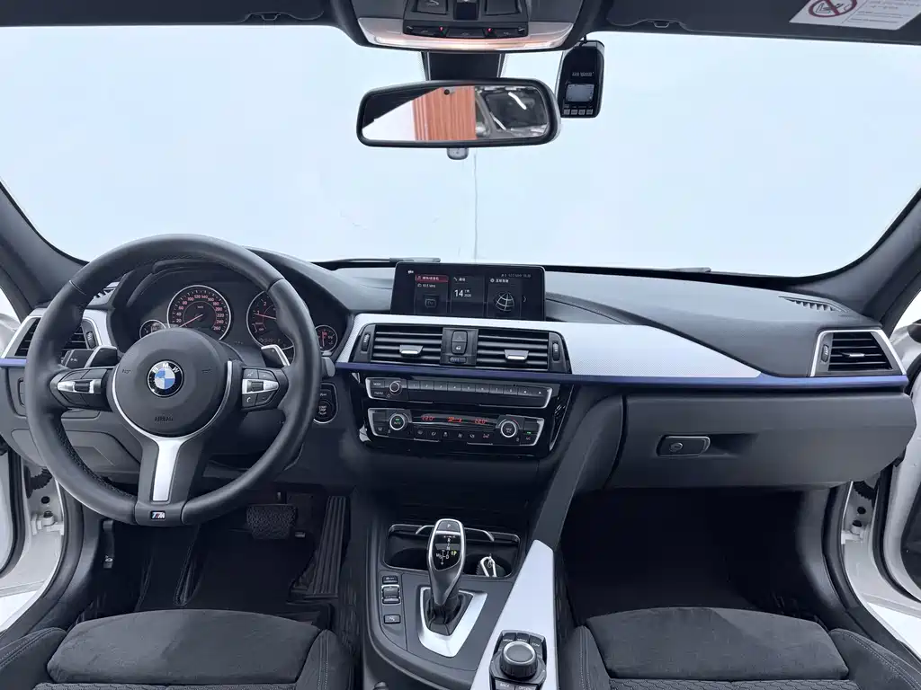 BMW 3 Series 2018 — фото 13