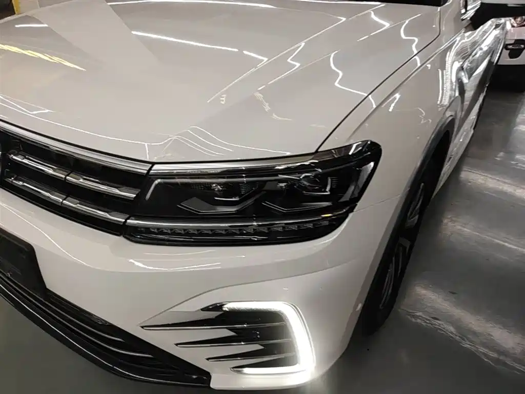 Volkswagen Tiguan L PHEV 2021 — фото 24