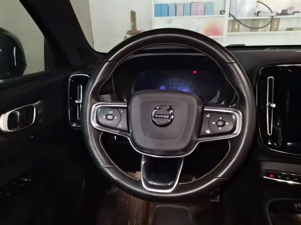 Volvo XC40 NEV 2021 — фото 17