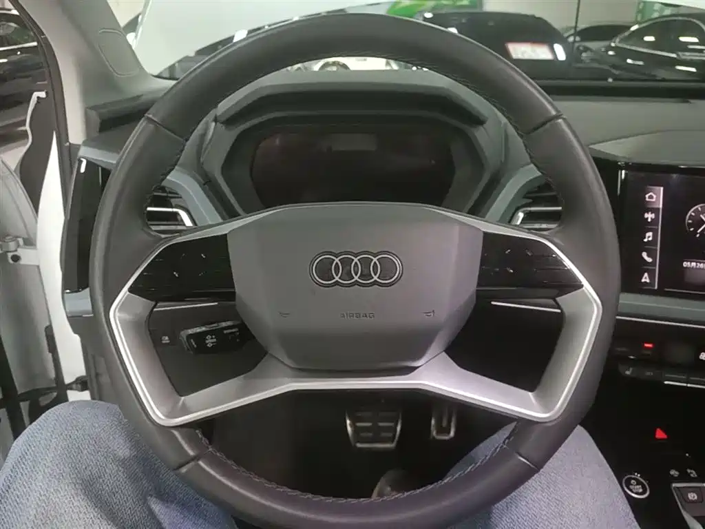 Audi Q5 e-tron 2022 — фото 11