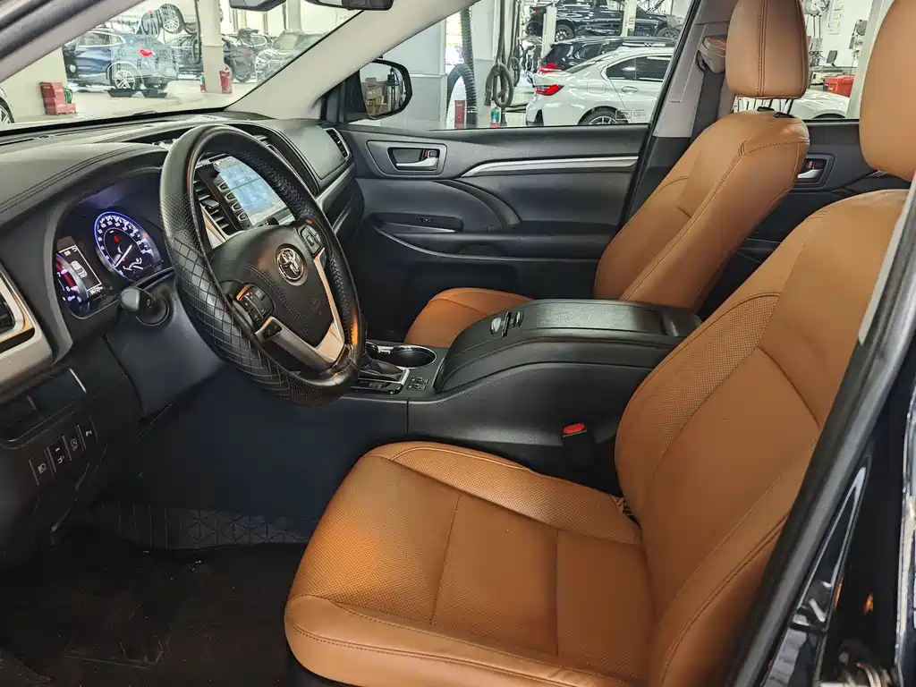 Toyota Highlander 2020 — фото 10