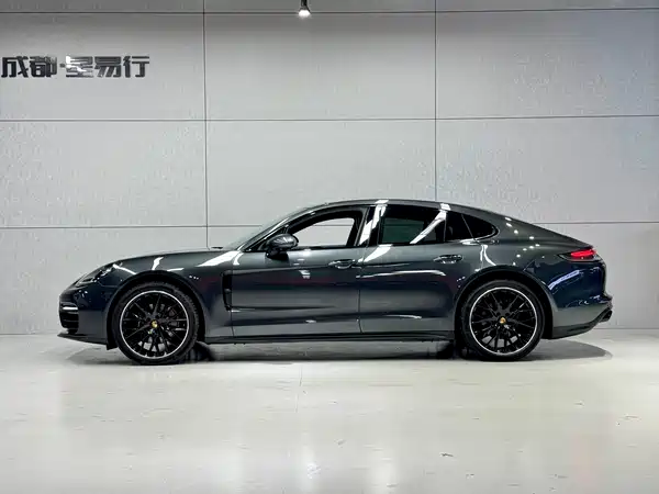 Porsche Panamera 2023