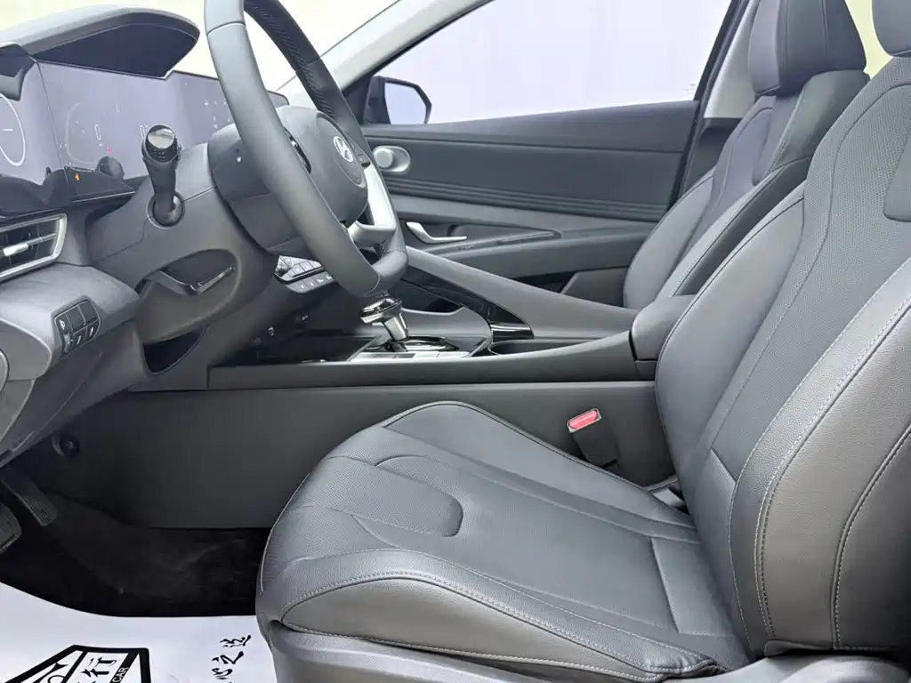 Hyundai Elantra 2024 — фото 12