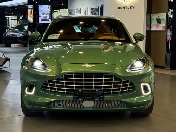 Aston Martin DBX 2022