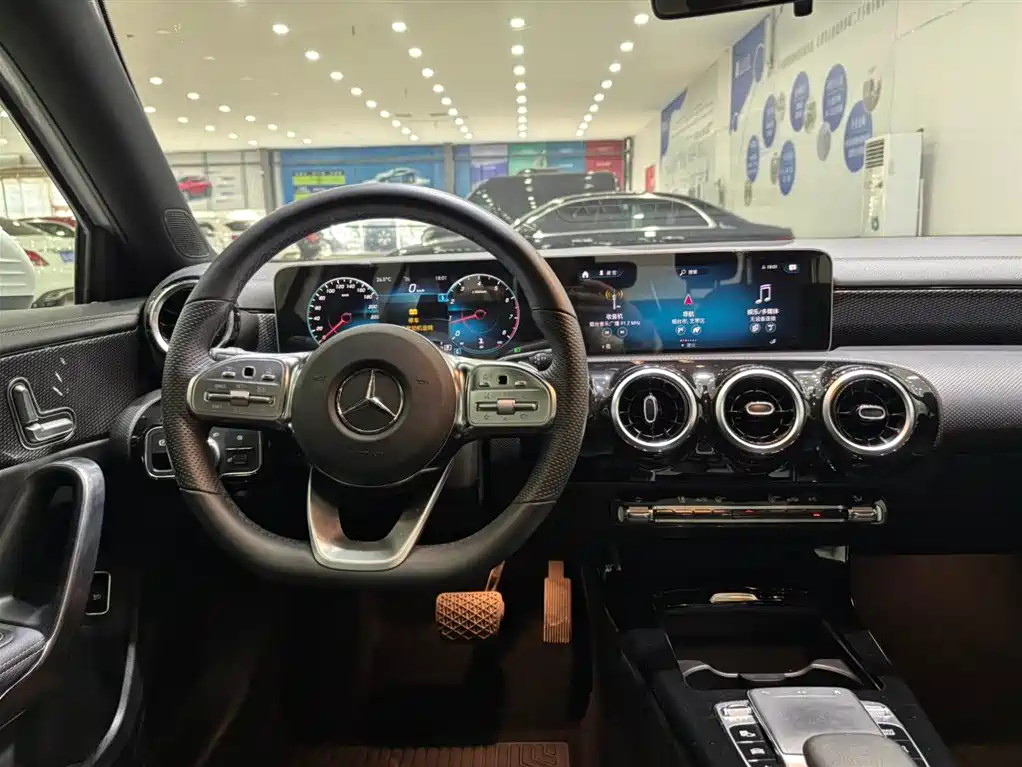Mercedes-Benz A-Class 2019 — фото 7