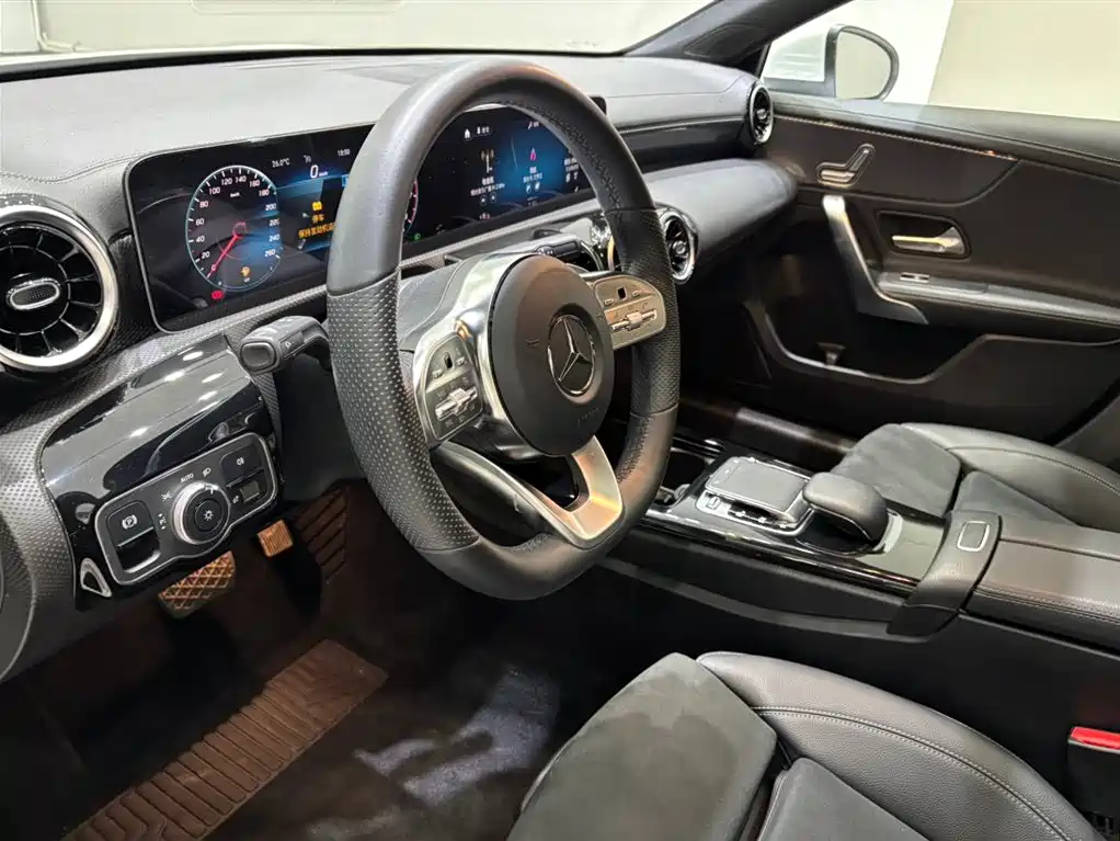 Mercedes-Benz A-Class 2019 — фото 12